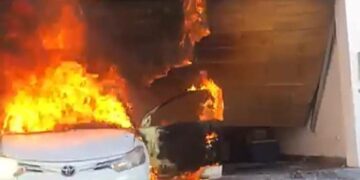 Gatilleros disparan e incendian vivienda en Colinas de San Miguel en Culiacán