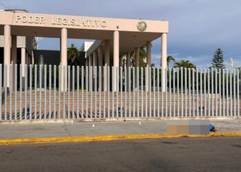 Encuentran asesinado a exagente de la FGE de Sinaloa a las afueras del Congreso en Culiacán