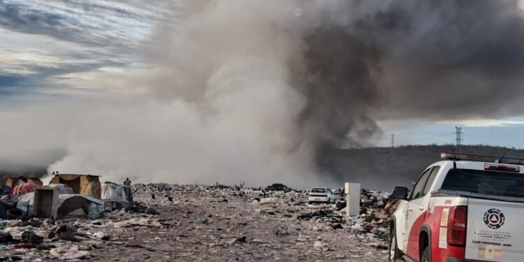 Se reactiva incendio en el basurón municipal de Culiacán