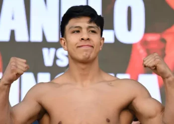 Jaime Munguía se une al Canelo Team, en su intento de recuperar su carrera deportiva