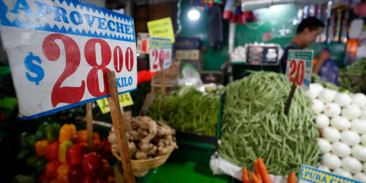 Inflación cede a 3.69 % en primera quincena del año