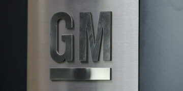 Ebrard asegura que General Motors no se irá de México pese a ajustes en EE.UU.