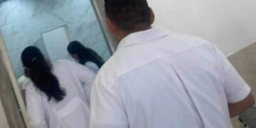 Adolescente da a luz en baño del IMSS en Aguascalientes; le fue negado el servicio por no actualizar su carnet