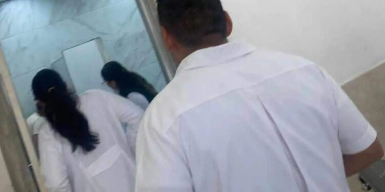 Adolescente da a luz en baño del IMSS en Aguascalientes; le fue negado el servicio por no actualizar su carnet