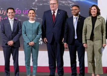 Claudia Sheinbaum anuncia inversión de 5 mil mdd de Amazon para México