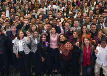 Sheinbaum pide unidad a alcaldes y gobernadores para atender inseguridad, agua e indígenas