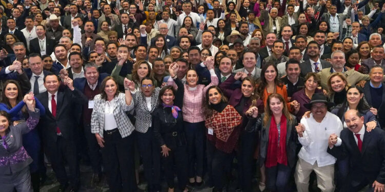 Sheinbaum pide unidad a alcaldes y gobernadores para atender inseguridad, agua e indígenas