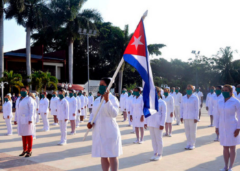 Sheinbaum defiende “abrir la puerta” a los médicos cubanos en el Sector Salud