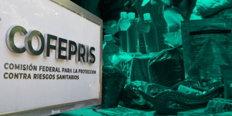 Cofepris alerta por estos productos naturistas contra el dolor que pueden dañar los riñones