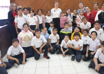 Oficina de Presidencia recibe la visita de niñas y niños de la Primaria Constitución 1917