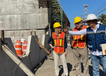 Rocha supervisa la construcción del puente sobre la Av. Colosio en Mazatlán