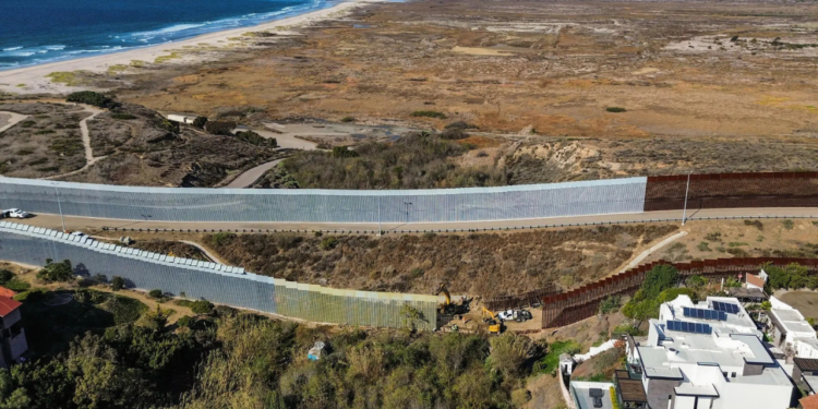 Sheinbaum rechaza que México pague por el muro fronterizo del presidente Trump