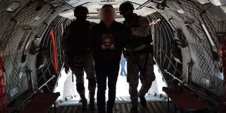 Piloto detenido en Sinaloa participó en entrega de ‘Mayo’ Zambada a EE.UU.: García Harfuch