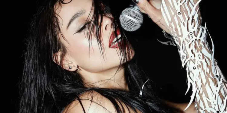 Danna Paola desata polémica por usar imagen de la Guadalupana en su ropa interior