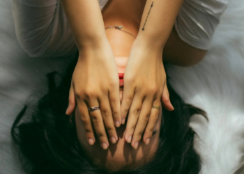 ¿Cuáles son las causas de que los adolescentes duerman menos?