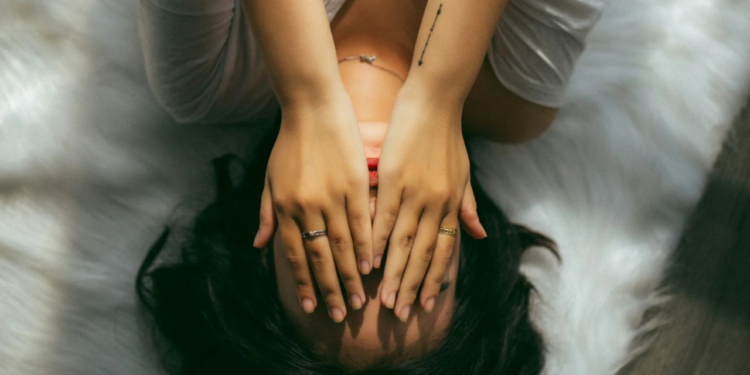 ¿Cuáles son las causas de que los adolescentes duerman menos?