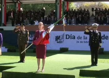 México no aceptará intervenciones desde el extranjero, afirma Sheinbaum en el Día de la Bandera