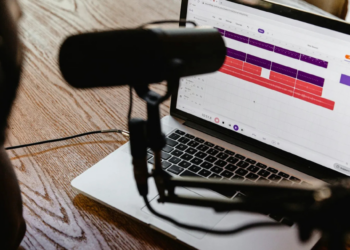 Mil millones de personas consumen podcasts en YouTube al mes