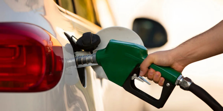 Sheinbaum firmará acuerdo con gasolineros para topar precio de la gasolina magna a 24 pesos