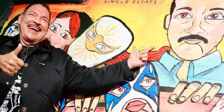 Honran a Julio Preciado, aficionado a la lucha libre