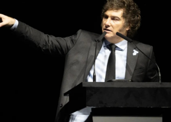 Gobierno de Milei aprueba llamar oficialmente “idiotas” e “imbéciles” a personas con discapacidad