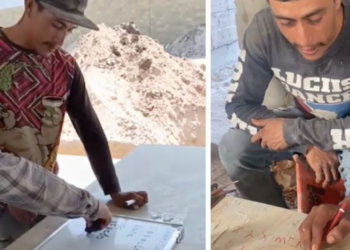 Albañil aprende a leer durante sus jornadas de trabajo, sus compañeros le enseñan