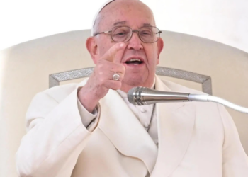 Sheinbaum llama “progresista” al papa Francisco por nombrar a una mujer “gobernadora” del Vaticano
