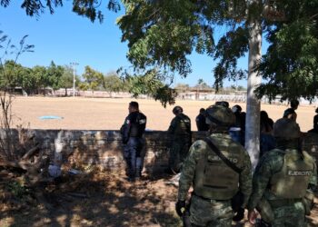 Joven es asesinado a balazos en campo de béisbol en la colonia Bachigualato en Culiacán