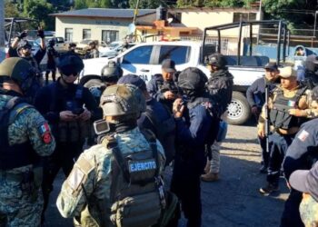 Matan a un policía municipal y hieren a 4 agentes más en Tingüindín, Michoacán