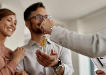 ¿Es buena idea comprar una casa en pareja? 8 razones que debes considerar para cuidar tu dinero