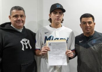 De Culiacán a Miami: Juan Franco Alva firma contrato con los Marlins