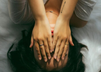 ¿Cuáles son las causas de que los adolescentes duerman menos?