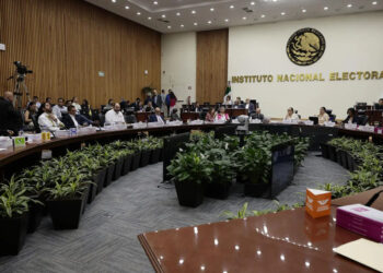INE urge al Senado corregir errores en listas de candidatos