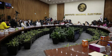 INE urge al Senado corregir errores en listas de candidatos