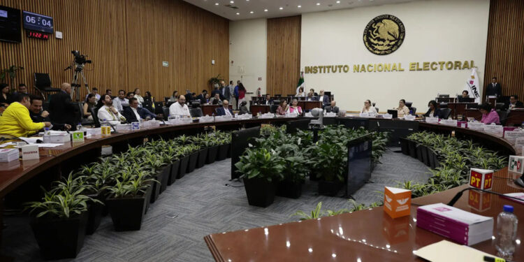 INE urge al Senado corregir errores en listas de candidatos