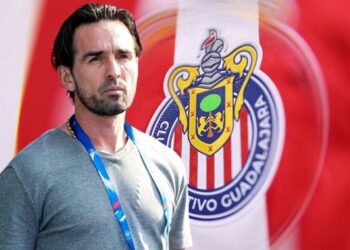 Gerardo Espinoza tomaría la dirección técnica de Chivas y dirigiría el miércoles ante América
