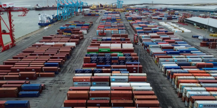 Trump considera posible alivio de aranceles para algunos sectores de Canadá y México