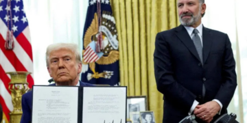 Trump: Los aranceles a México y Canadá “podrían subir” con el tiempo