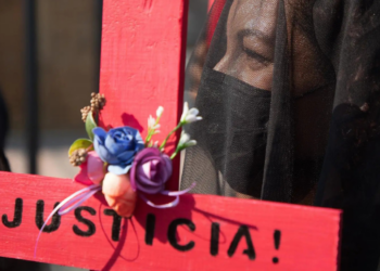 Una mujer es asesinada cada diez minutos por su pareja o un familiar