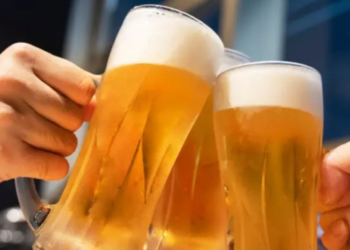 ¿A qué edad deberías dejar de beber cerveza? Esto dicen los médicos