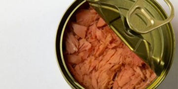 ¿Comes atún enlatado? Esto debes hacer para reducir el mercurio