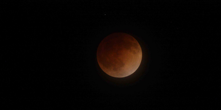 Un eclipse lunar total como este se volverá a ver hasta 2048: NASA