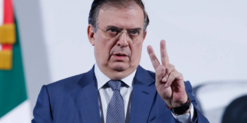 Ebrard viaja por quinta ocasión a EE.UU. para evitar aranceles a México