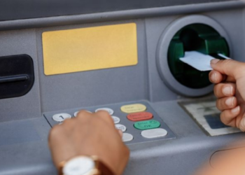 ¿Dejarán de funcionar los cajeros durante el cierre masivo de bancos de abril? Esto se sabe