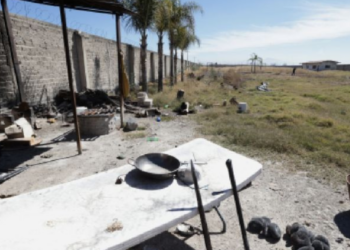 Muestra FGR rancho Izaguirre en Teuchitlán; Familiares de desaparecidos buscan entrar a la fuerza