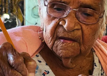 Con 103 años, Ramona Valle concluirá su primaria en Colima