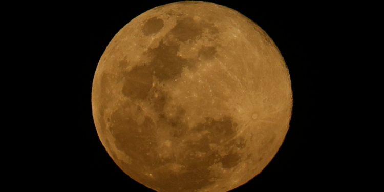 Expertos datan en 4 mil 250 millones de años la edad del mayor y más antiguo cráter de la Luna