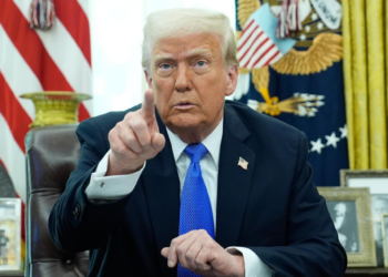 Trump mantiene imposición de aranceles en abril, pero contempla “Flexibilidad”