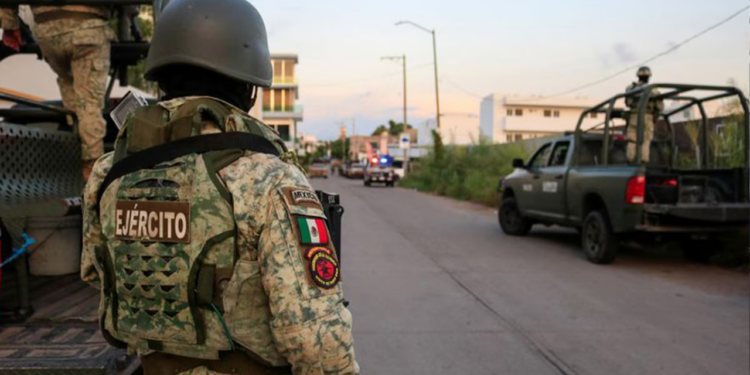 Detienen a dos ex policías prófugos presuntamente vinculados con el caso Teuchitlán