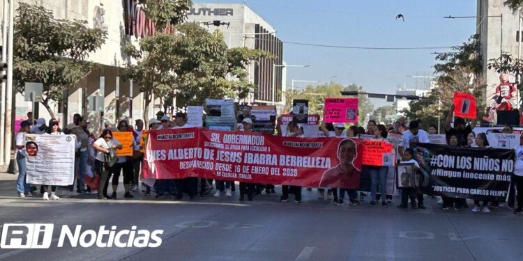 Marchan “Culichis” por la Paz y Juticia en Culiacán